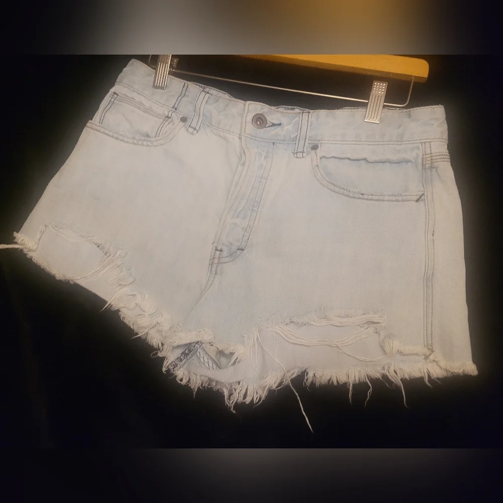 FREE PEOPLE Light Blue Distressed Denim‎ Shorts.